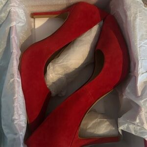Red Suede Heels - Vince Camuto ♥️